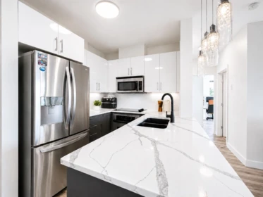 Kitchen Island Photo of 1701 15 E Royal Avenue, New Westminster, BC