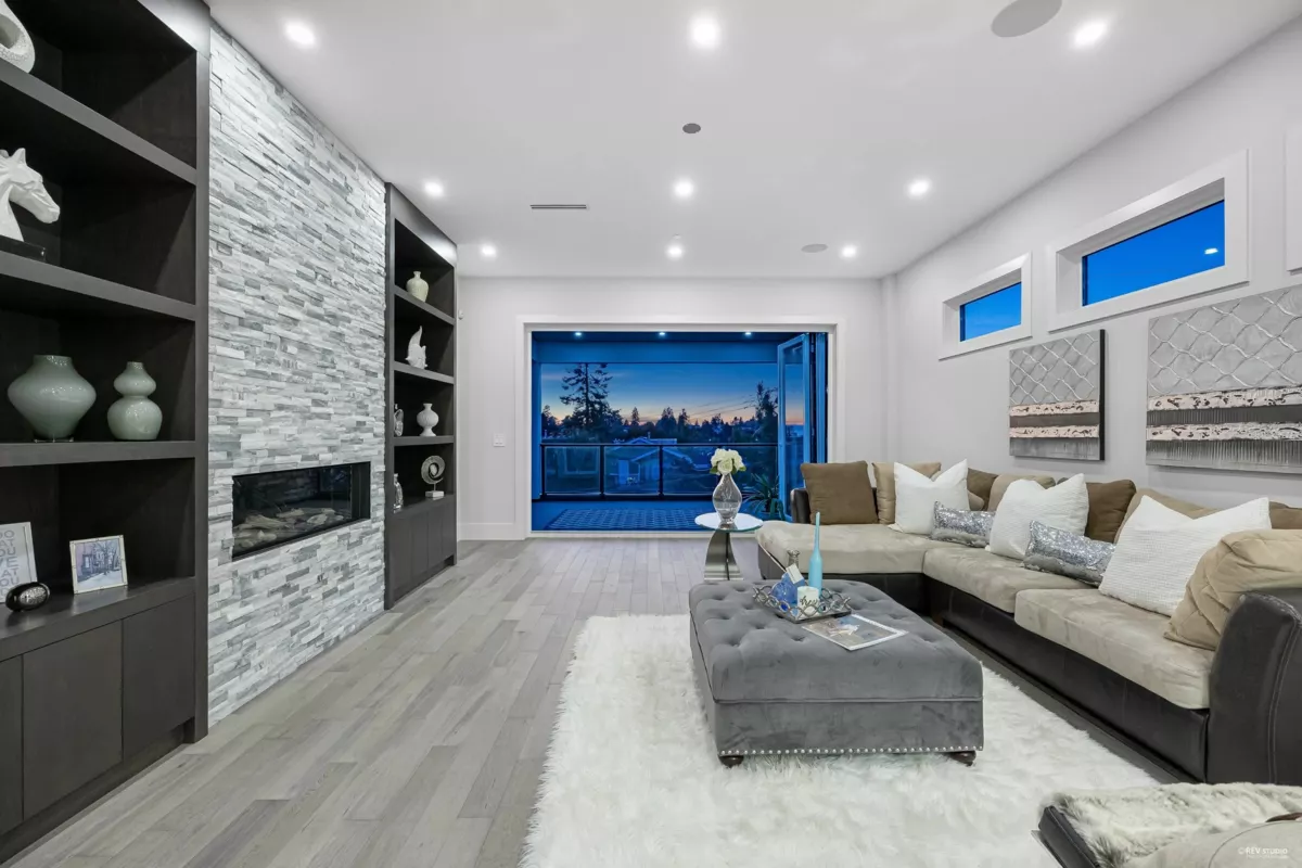 Living Room Photo of 838 Stevens Street, White Rock, BC