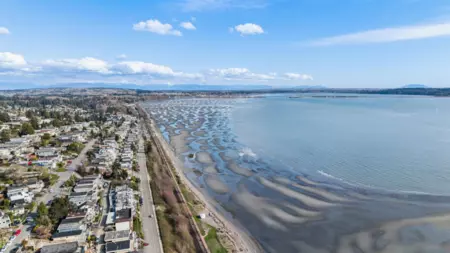 Community Amenities Photo (Clubhouse) of 302 1250 Martin Street, White Rock, BC