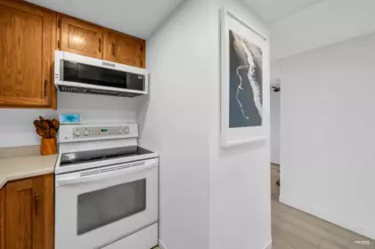 Hallway Photo of 1703 6595 Willingdon Avenue, Burnaby, BC