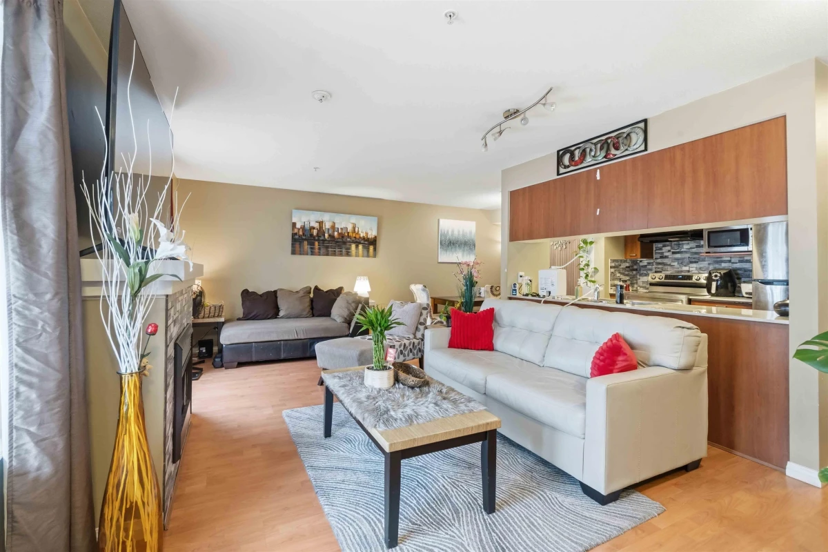 Family Room Photo of 16 188 Sixth Street, New Westminster, BC