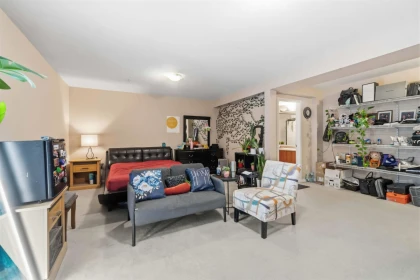 Entry Foyer Photo of 16 188 Sixth Street, New Westminster, BC