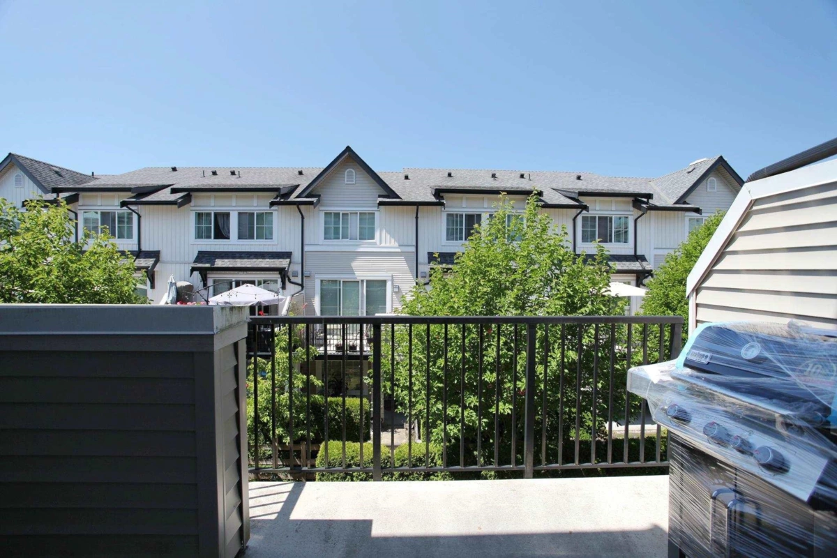 Family Room Photo of 136 2450 161a Street, Surrey, BC