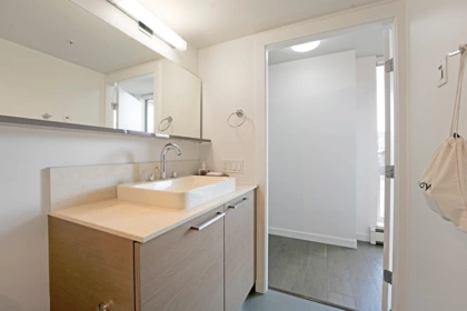 Guest Bathroom Photo of 608 189 Keefer Street, Vancouver, BC