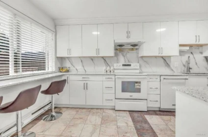Kitchen Island Photo of 256 9452 Prince Charles Boulevard, Surrey, BC