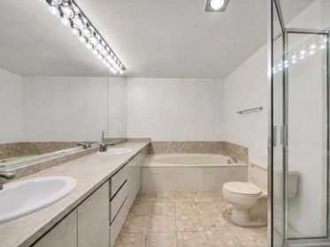 Entry Foyer Photo of 302 1311 Beach Avenue, Vancouver, BC