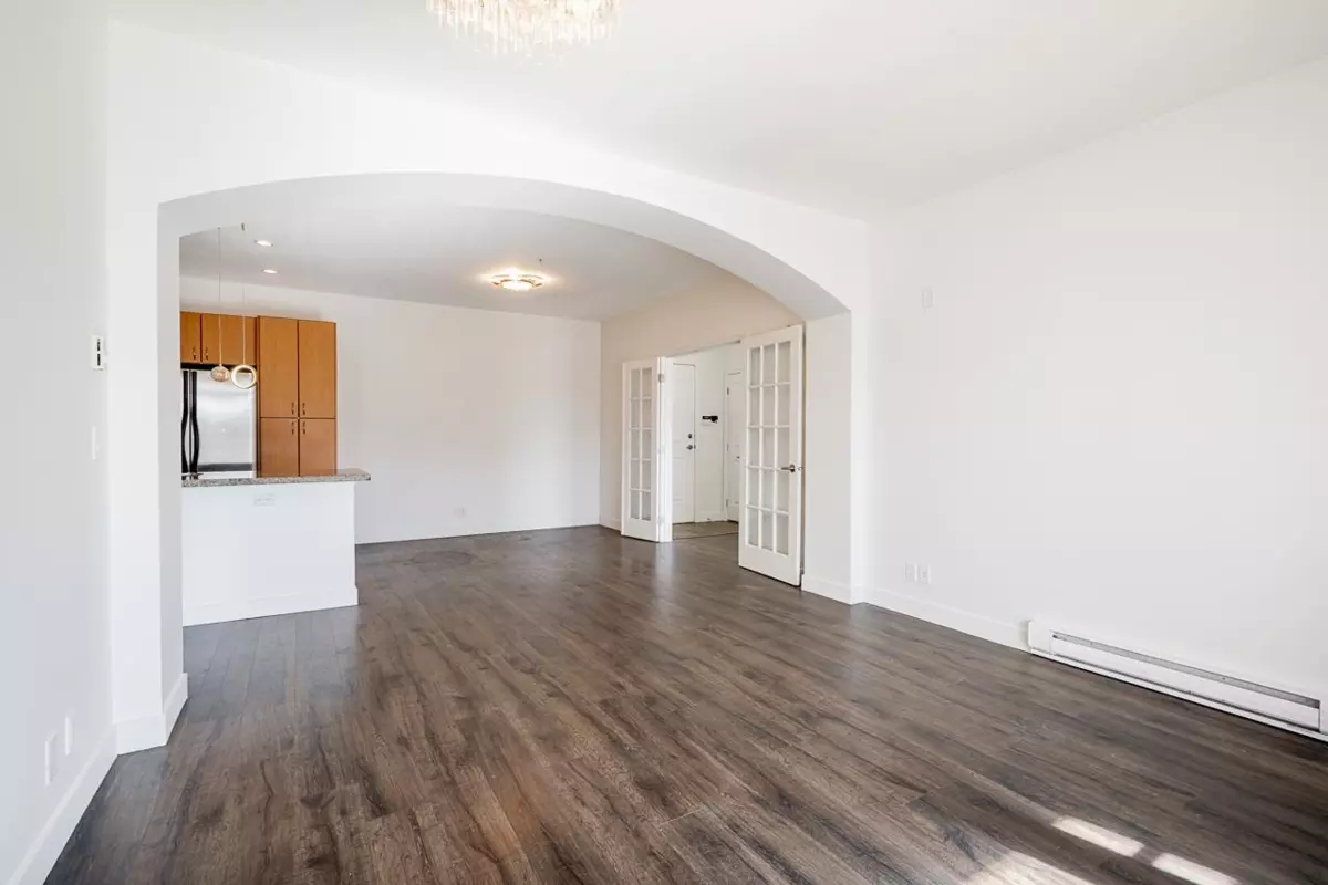 Family Room Photo of 211 33485 South Fraser Way, Abbotsford, BC