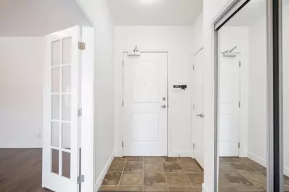 Entry Foyer Photo of 211 33485 South Fraser Way, Abbotsford, BC