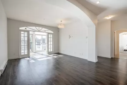 211 33485 South Fraser Way, Abbotsford, BC, Abbotsford — Apartment/Condo for sale