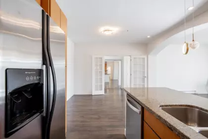 Kitchen Island Photo of 211 33485 South Fraser Way, Abbotsford, BC
