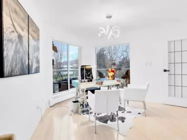 Breakfast Nook Photo of 1306 33 Chesterfield Place, North Vancouver, BC