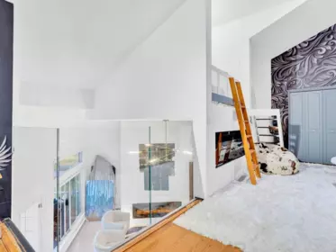 Staircase Photo of 1306 33 Chesterfield Place, North Vancouver, BC