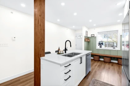 Kitchen Island Photo of 8 19270 119 Avenue, Pitt Meadows, BC