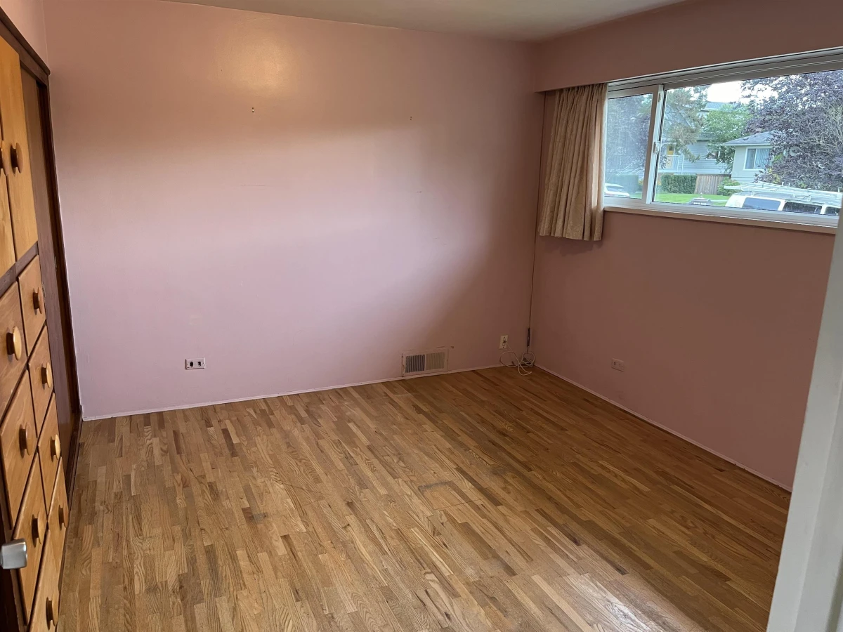 Living Room Photo of 1419 E 30th Avenue, Vancouver, BC