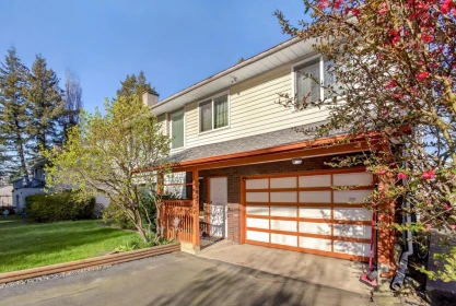 Swimming Pool Photo of 10842 144a Street, Surrey, BC