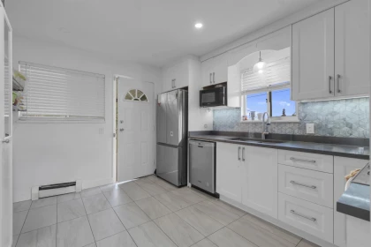 Kitchen Island Photo of 14812 87a Avenue, Surrey, BC