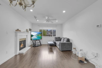 Powder Room Photo of 14812 87a Avenue, Surrey, BC