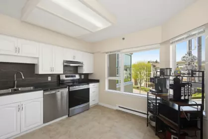 Kitchen Photo of 403 3150 Gladwin Road, Abbotsford, BC