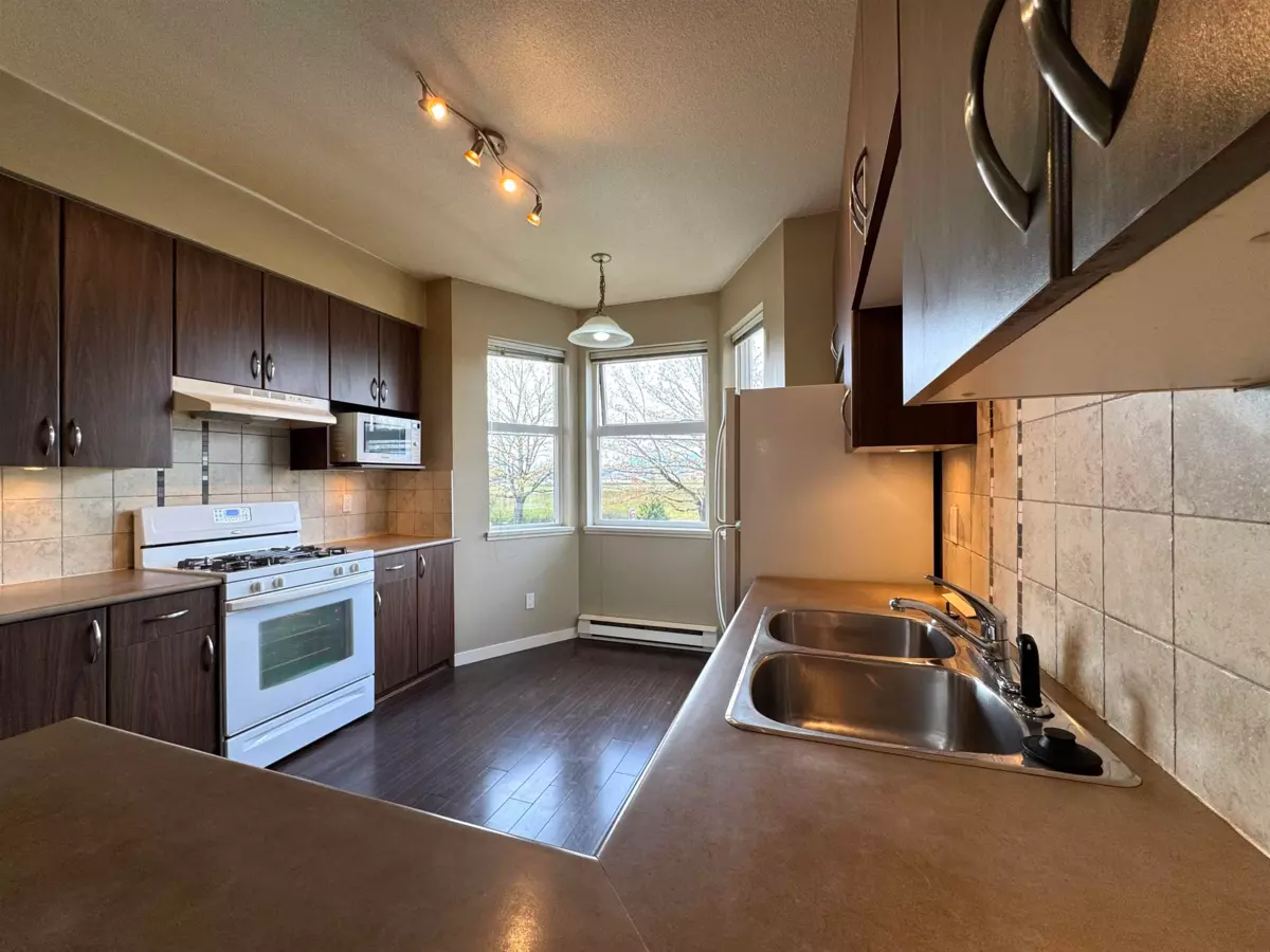 Dining Area Photo of 21 6099 Alder Street, Richmond, BC