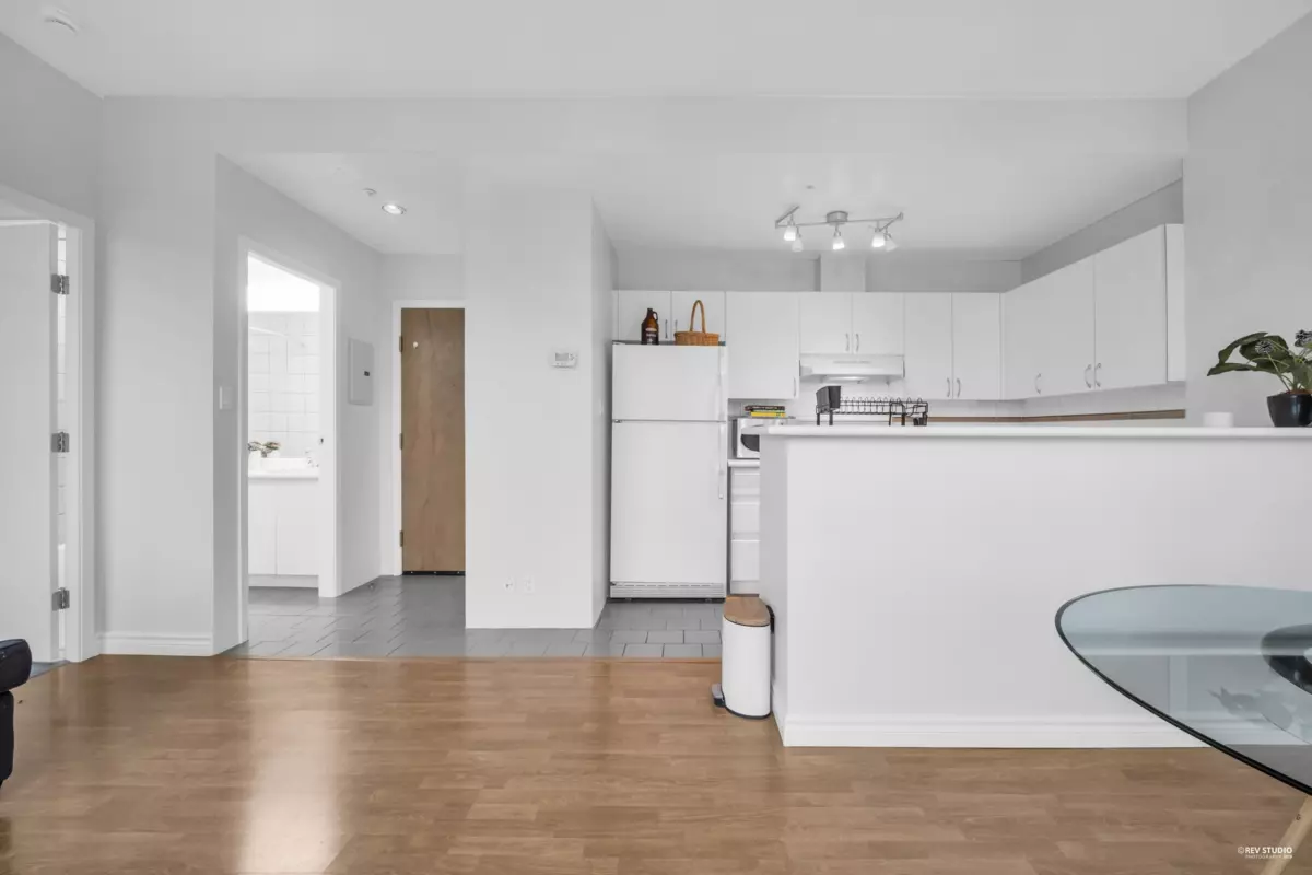 Living Room Photo of 1512 989 Nelson Street, Vancouver, BC