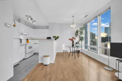 1512 989 Nelson Street, Vancouver, BC, Vancouver — Apartment/Condo for sale