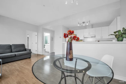 Kitchen Photo of 1512 989 Nelson Street, Vancouver, BC