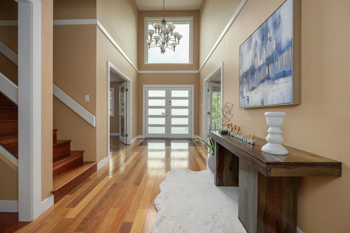 Living Room Photo of 4827 Northwood Place, West Vancouver, BC