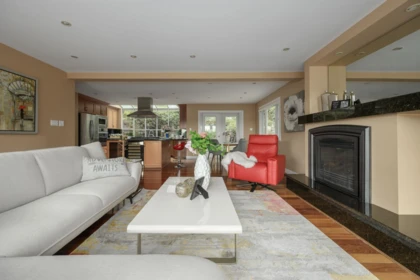 Kitchen Island Photo of 4827 Northwood Place, West Vancouver, BC