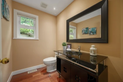 Powder Room Photo of 4827 Northwood Place, West Vancouver, BC