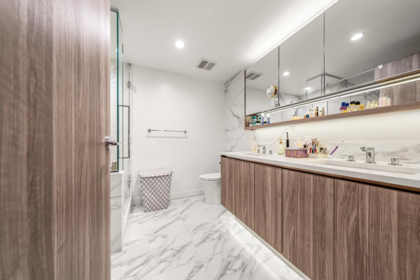 Kitchen Photo of 3706 13768 100 Avenue, Surrey, BC