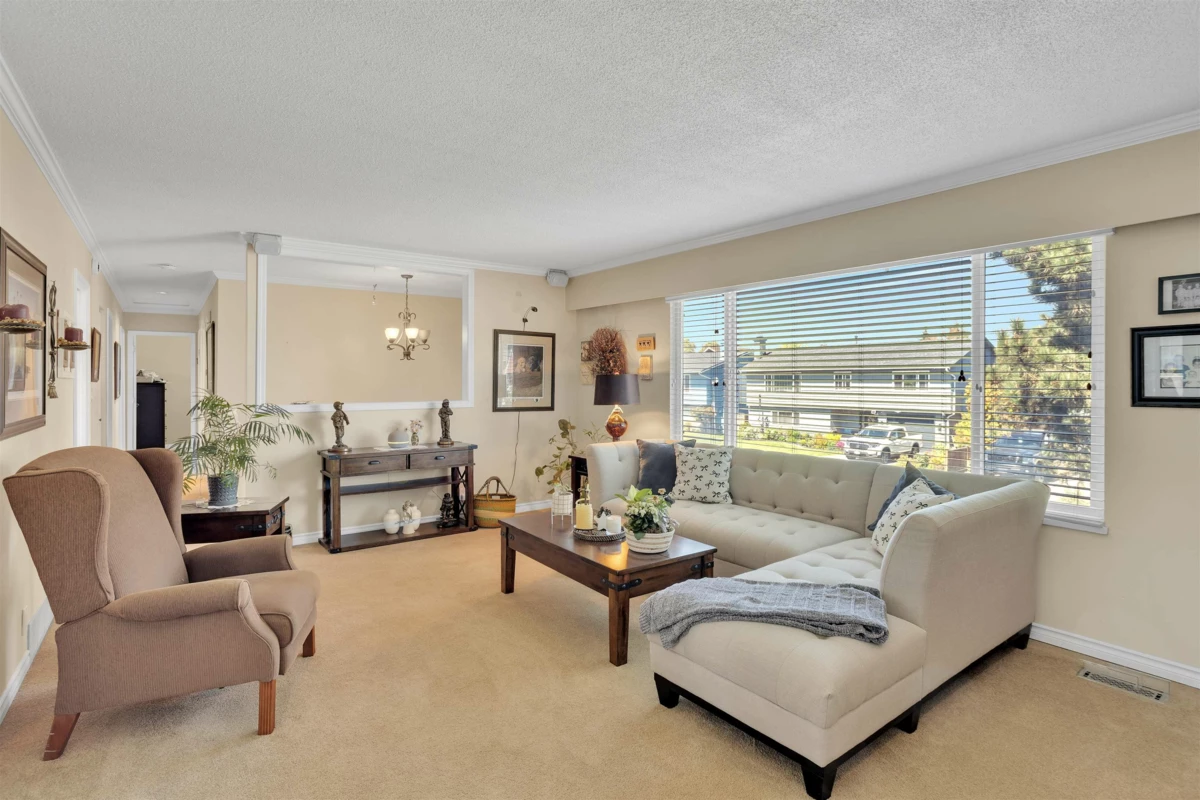 Family Room Photo of 5444 45 Avenue, Delta, BC