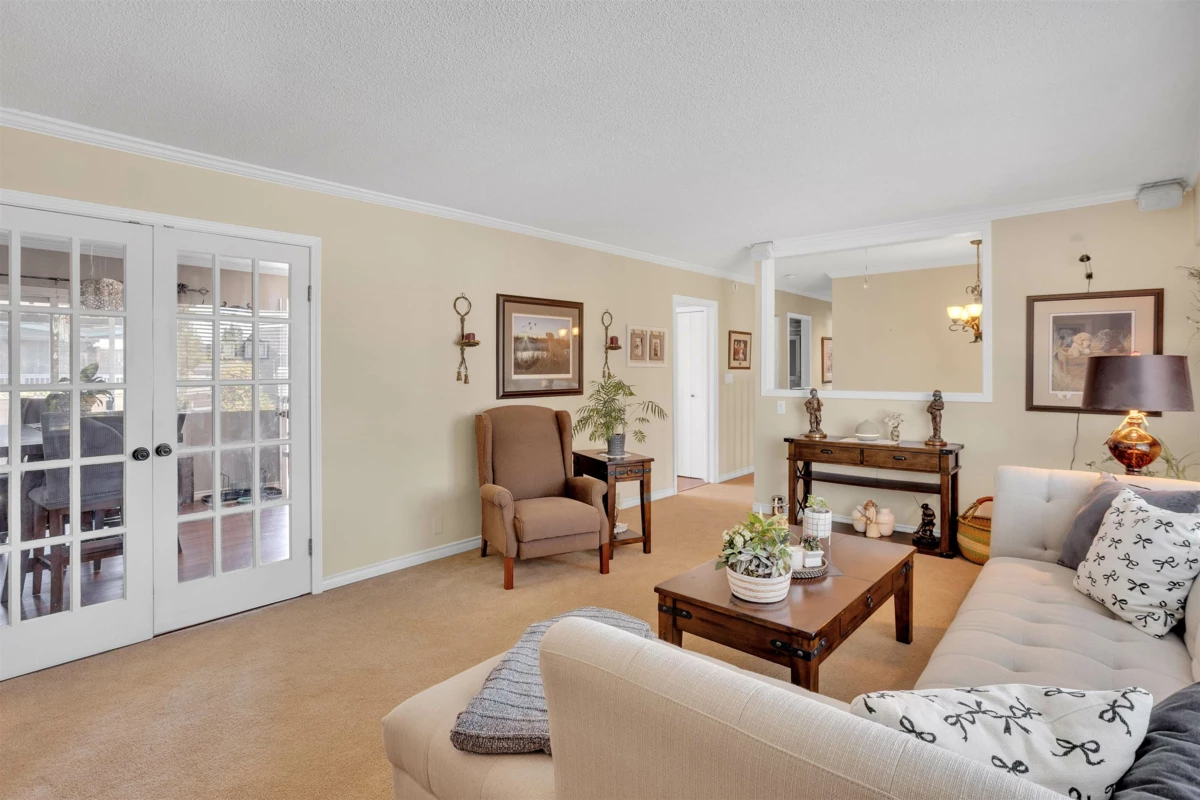 Living Room Photo of 5444 45 Avenue, Delta, BC