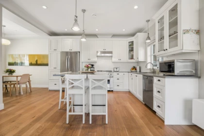Kitchen Island Photo of 947 E 21st Avenue, Vancouver, BC