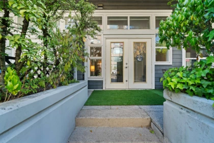 Front Yard Photo of 102 2102 W 38th Avenue, Vancouver, BC