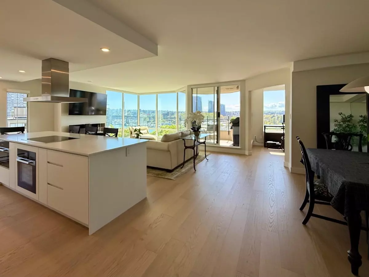 Dining Area Photo of 901 1311 Beach Avenue, Vancouver, BC