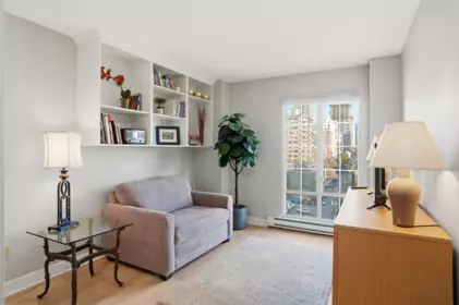 Entry Foyer Photo of 901 1311 Beach Avenue, Vancouver, BC