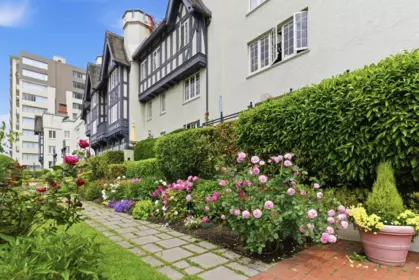 Garden / Landscaping Photo of 901 1311 Beach Avenue, Vancouver, BC