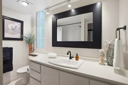 Hallway Photo of 901 1311 Beach Avenue, Vancouver, BC