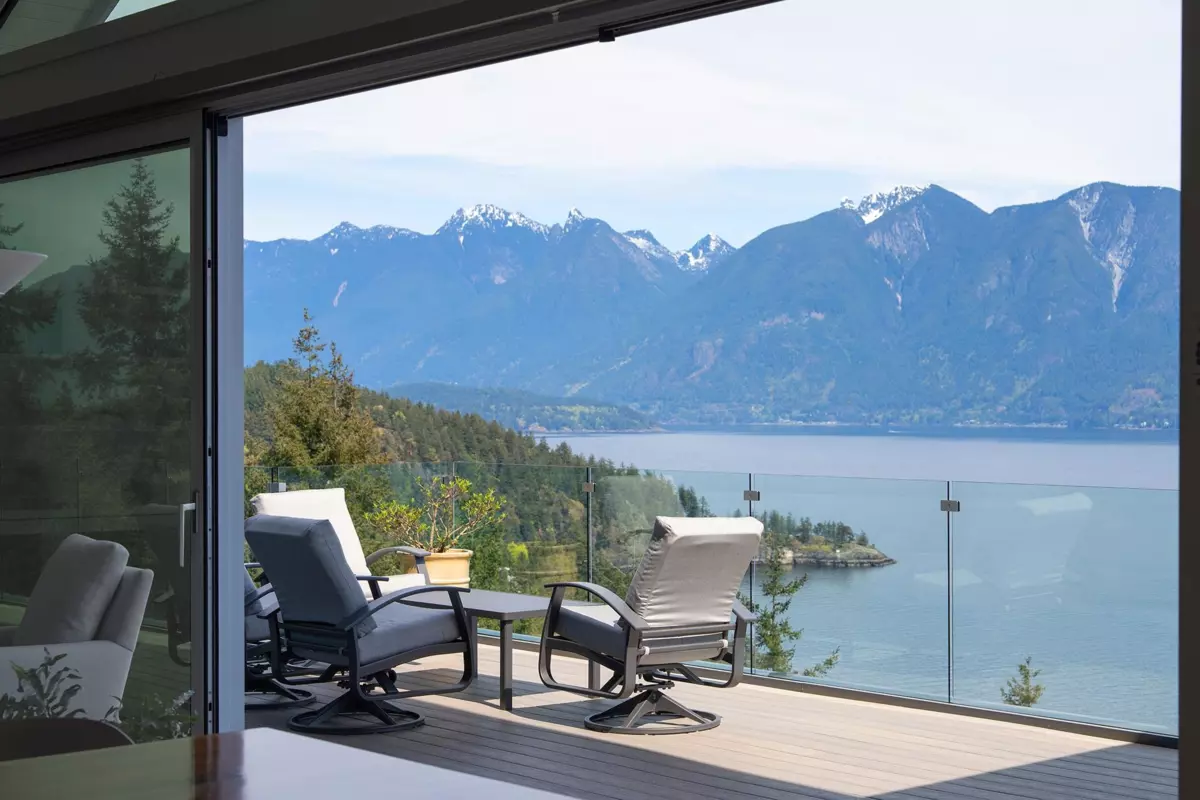 Family Room Photo of 743 Channelview Drive, Bowen Island, BC