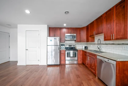 Hot Tub / Spa Photo of 2123 Seventh Avenue, New Westminster, BC