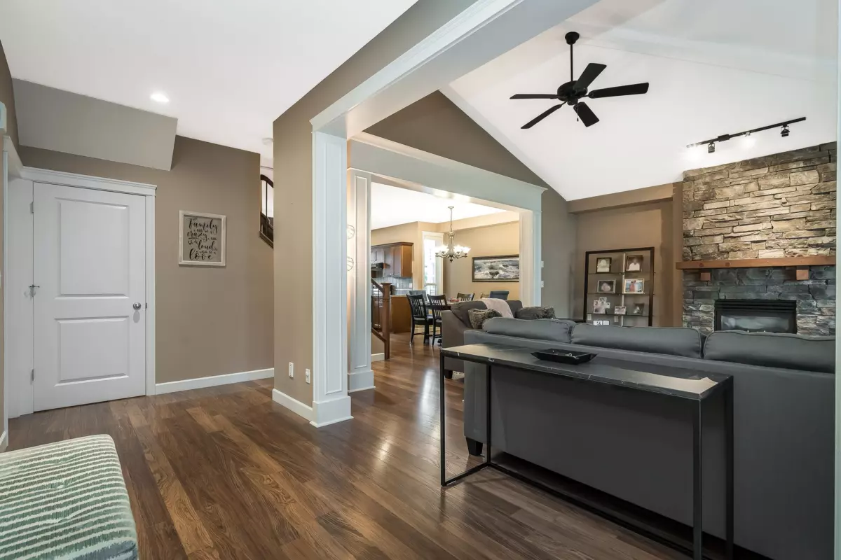 Dining Area Photo of 19088 68a Avenue, Surrey, BC