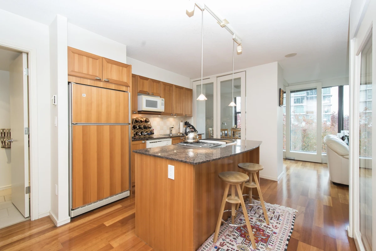 Living Room Photo of 307 1723 Alberni Street, Vancouver, BC