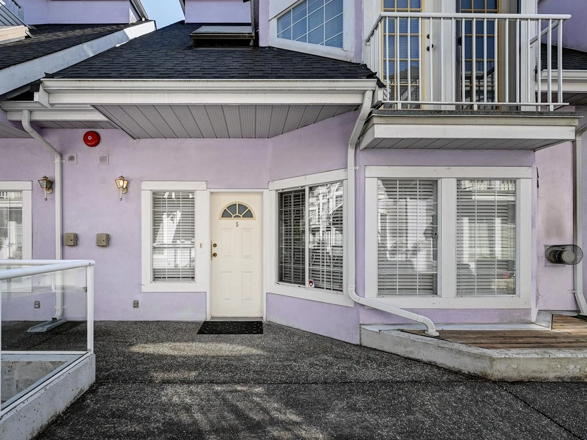 Family Room Photo of 5 8711 Jones Road, Richmond, BC