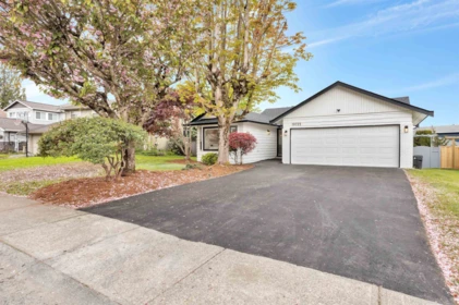 Swimming Pool Photo of 19725 50a Avenue, Langley, BC