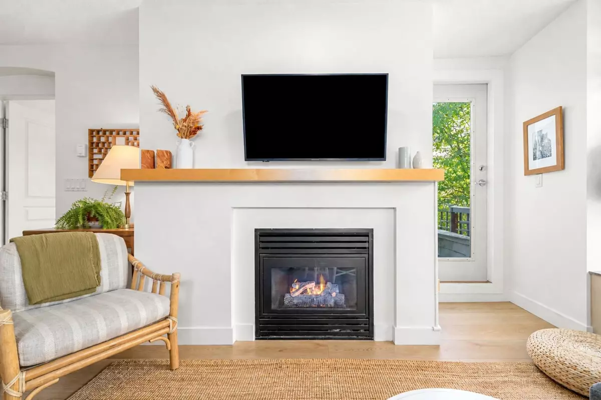 Family Room Photo of 301 333 E 1st Street, North Vancouver, BC