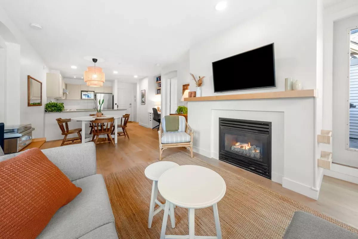 Living Room Photo of 301 333 E 1st Street, North Vancouver, BC