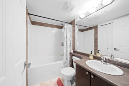 Primary Bathroom Photo of 210 5438 198 Street, Langley, BC