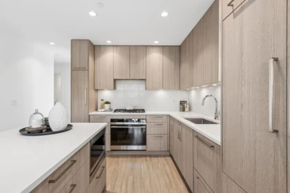 Walk-In Closet Photo of 201 707 E 3rd Street, North Vancouver, BC