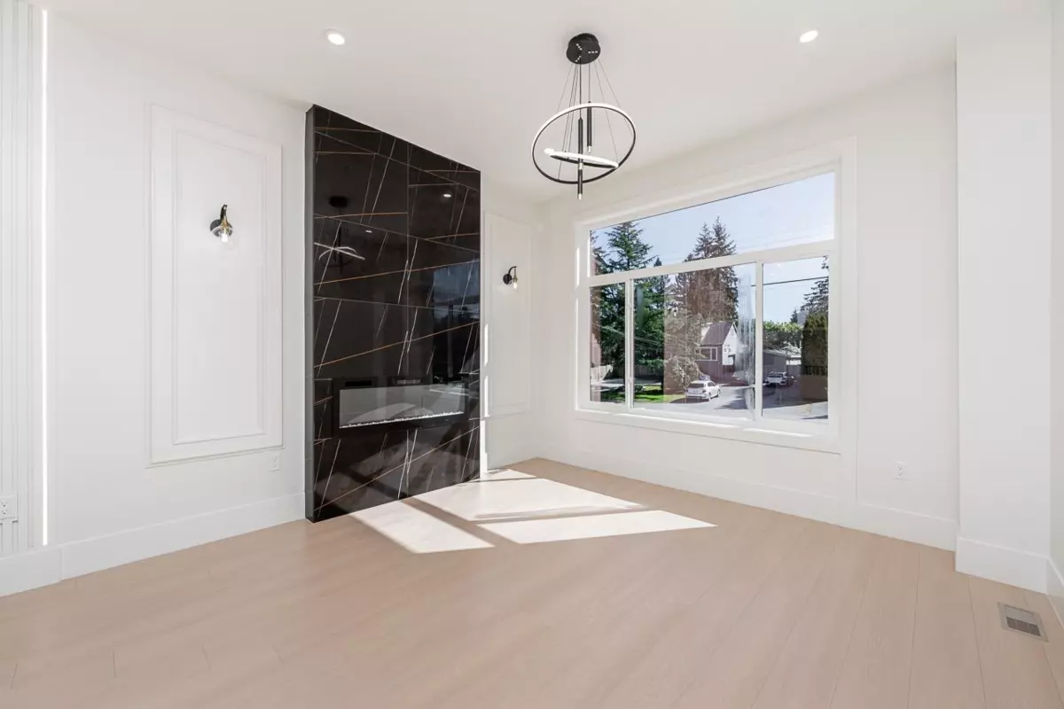 Living Room Photo of 1 14259 Park Drive, Surrey, BC