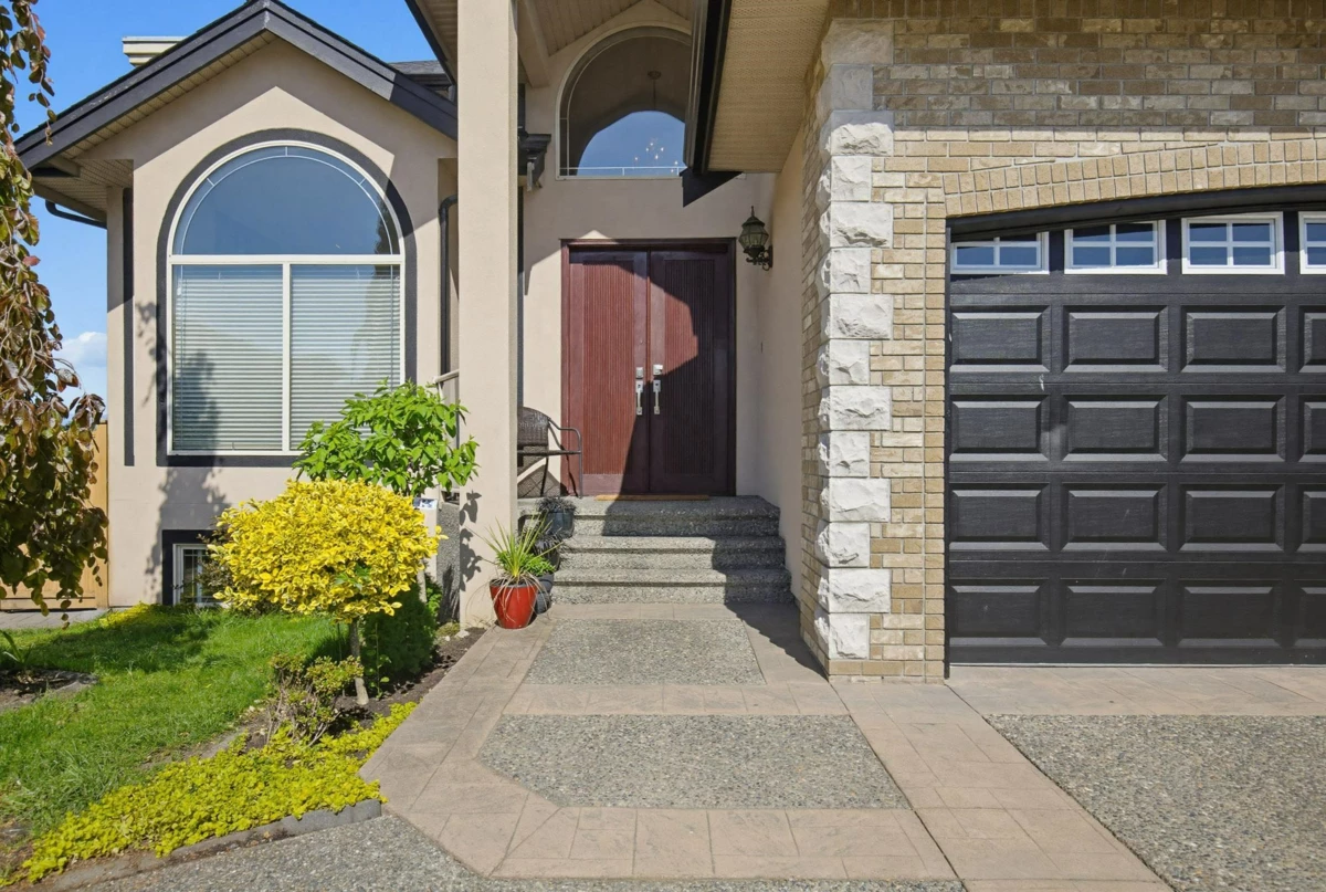 Living Room Photo of 3582 Viewmount Place, Abbotsford, BC